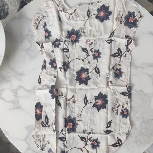 Floral Print Women Top - Picture 3 of 4